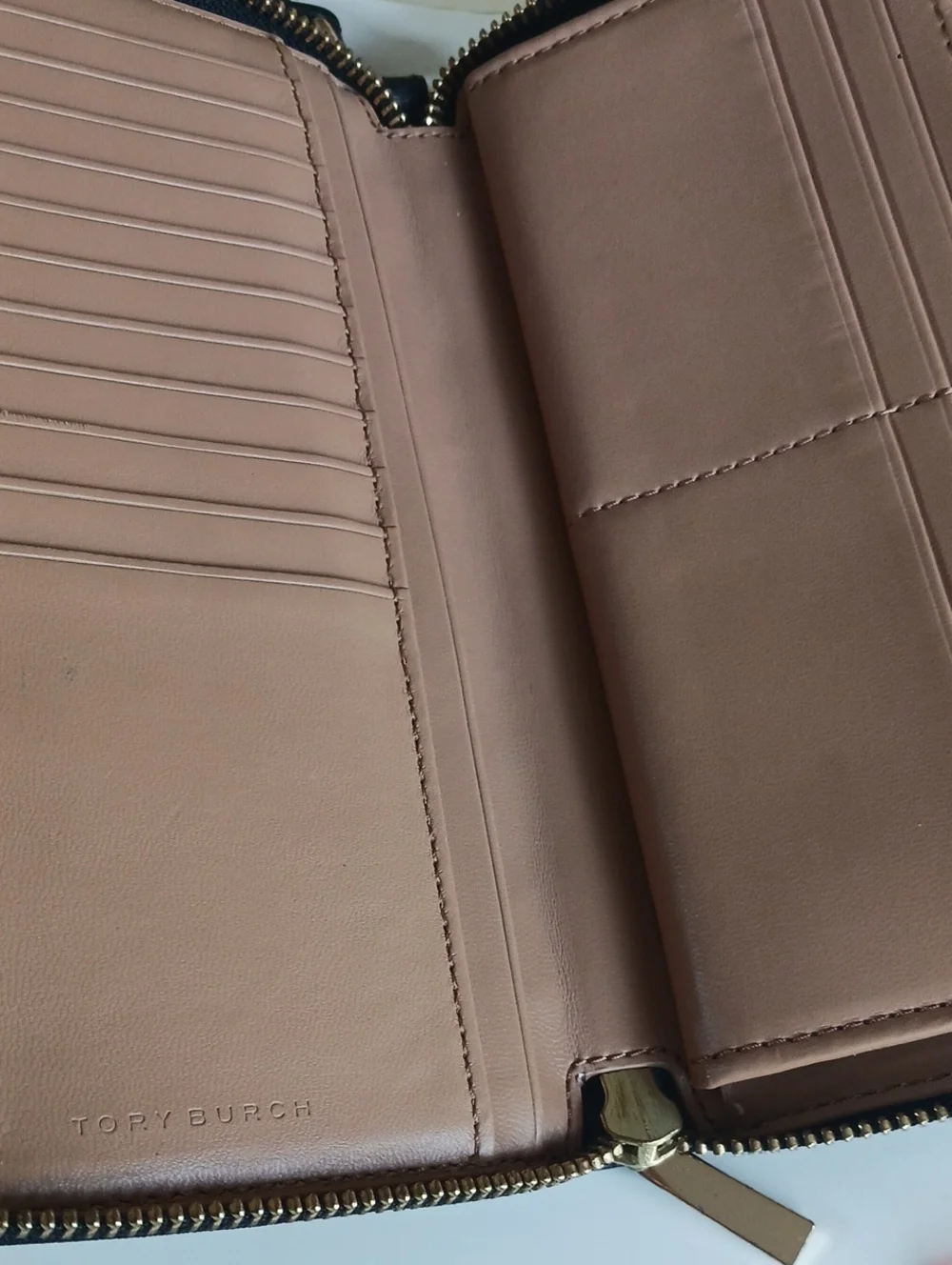 Tory Burch Robinson Wallet